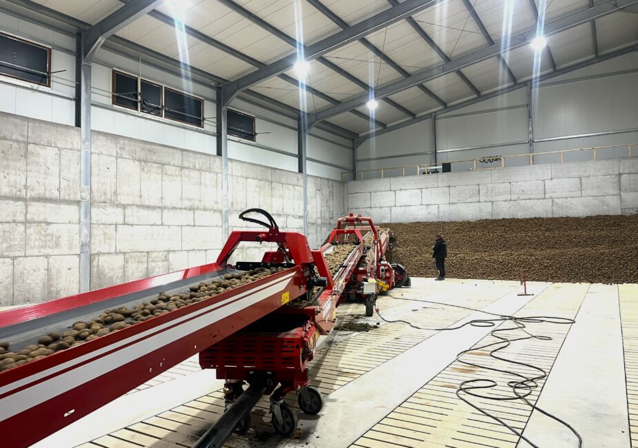 Gotowa komora zasypowa o powierzchni 1000t - budowa Kuśnierz